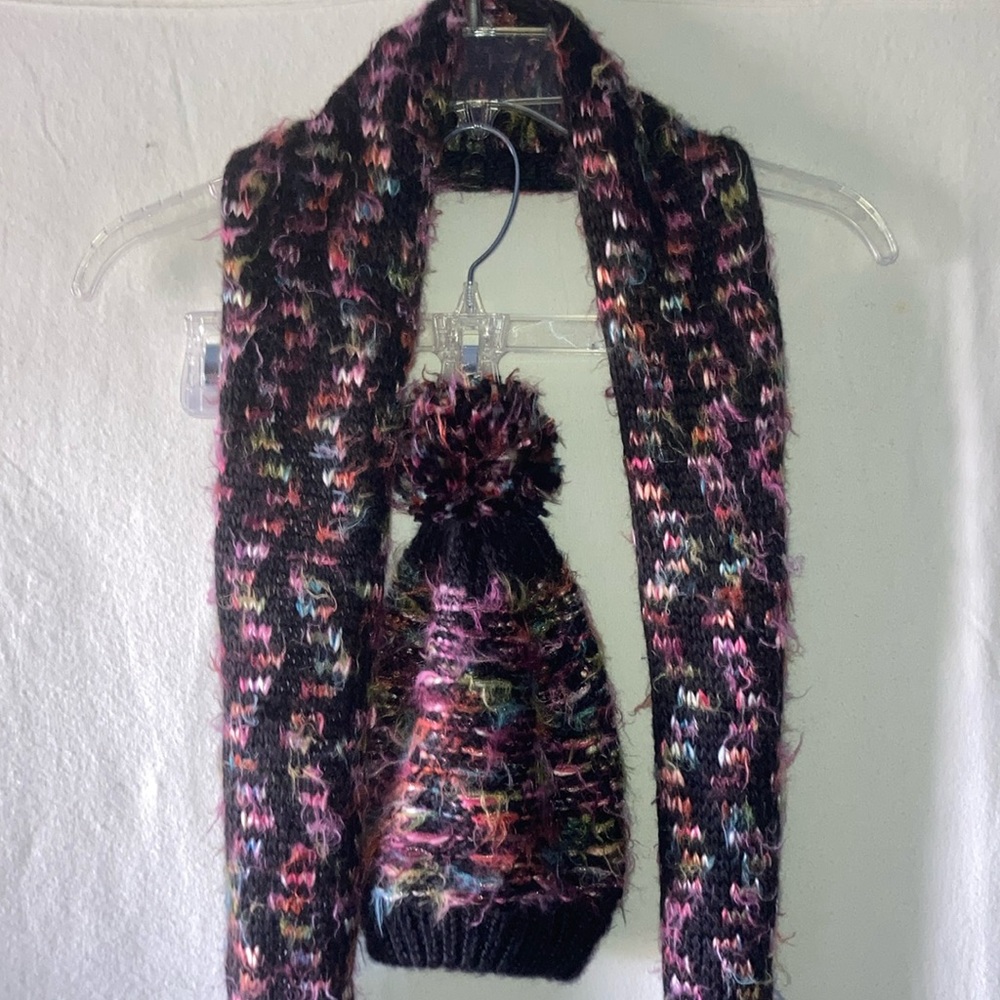 NWT MUDD HAT AND SCARF